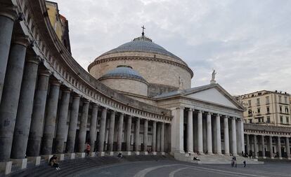 Plaza del Plebiscito en la ciudad italiana de Nápoles.