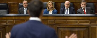 Pedro Sánchez fa una pregunta a Rajoy en el Congrés dels Diputats.