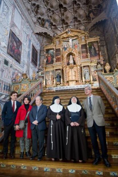 Jos&eacute; Guirao (d), director de Fundaci&oacute;n Montemadrid durante la inauguraci&oacute;n.