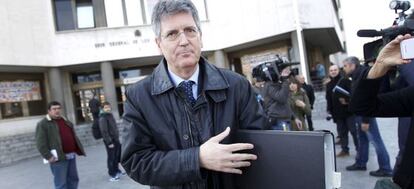 El jefe de la Policía Municipal Emilio Monteagudo, ayer en la entrada de los juzgados de plaza de Castilla.