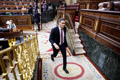 Pedro Sánchez, presidente del Gobierno, sale del hemiciclo del Congreso, este miércoles.