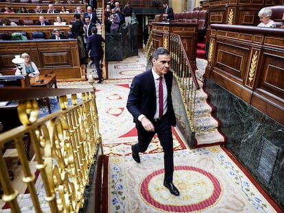 Pedro Sánchez, presidente del Gobierno, sale del hemiciclo del Congreso, este miércoles.