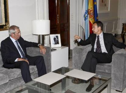 Zapatero charla con Touriño, hoy en el palacio de La Moncloa.