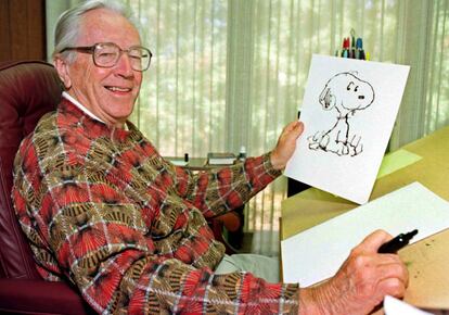 2. Charles Schulz. El creador de Charlie Brown llega casi a lo más alto de la lista, aunque a mucha distancia del primer puesto. El fallecido artista generó unos ingresos de 48 millones de dólares ((unos 43,5 millones de euros) gracias a la película de animación ‘Carlitos y Snoopy: La película de Peanuts’.