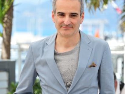 Olivier Assayas, presentando en Cannes 'Viaje a Sils Maria'.