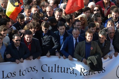 Juan José Padilla, entre otros, participa en una multitudinaria manifestación en defensa de la fiesta taurina en Valencia.