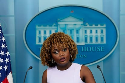 La portavoz de la Casa Blanca, Karine Jean-Pierre, en la rueda de prensa de este martes.