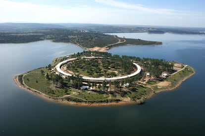 El Centro Internacional de Innovación Deportiva, en el Guijo de Granadilla (Cáceres), de José María Sánchez García, uno de los arquitectos jóvenes a los que hay que seguir según Alberto Campo Baeza.