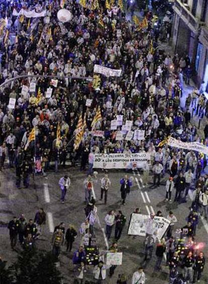 Manifestación en defensa del empleo y la industria, ayer por la tarde, en la Via Laietana.