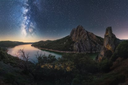 Cielo nocturno en el Parque Nacional de Monfragüe.