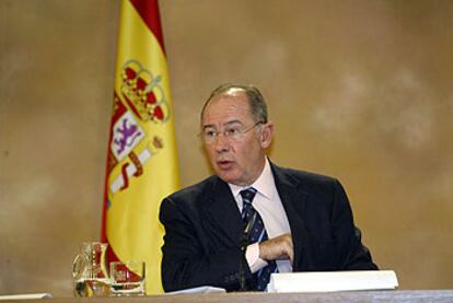 Rodrigo Rato, durante la conferencia de prensa posterior al Consejo de Ministros.