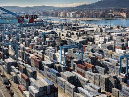 Vista general del puerto Bah&iacute;a de Algeciras.