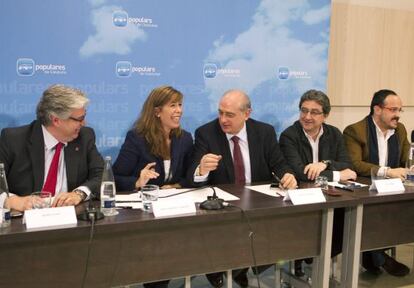 Alicia Sánchez-Camacho y Jorge Fernández Díaz, ministro de Interior, entre otros, durante la ejecutiva del PP.