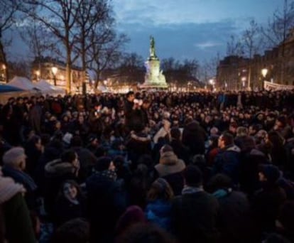 Los indignados de Par&iacute;s, anoche.