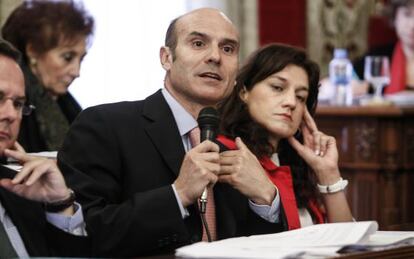 El concejal de Hacienda de Alicante, Juan Seva, durante su intervenci&oacute;n en un pleno.