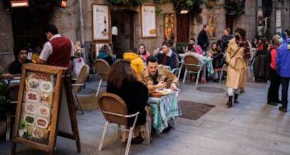 Ciudadanos en terrazas.