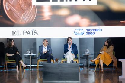 Diana Hernández, Directora de Operaciones del Instituto Mexicano de Economía del Comportamiento, Raúl Montalvo, director de EGADE Business School Guadalajara, Julián Rincón, behavioral economics leader de BBVA en México y Sonia Corona, Sonia, periodista de EL PAÍS, hablan durante la mesa: Economía conductual, su importancia y repercusión.
