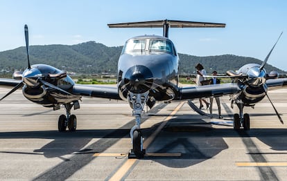 Avión privado de tipo turbohélice de la compañía Welojets, con el  queoferta vuelos que denomina "low cost' a Baleares.
