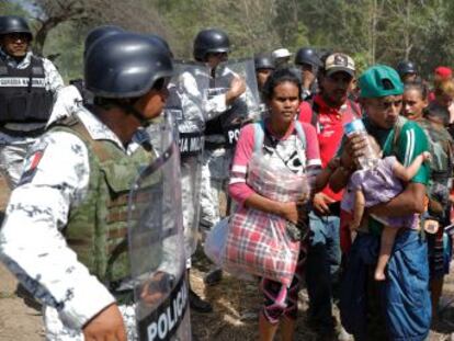 Los centroamericanos se enfrentan con la Guardia Nacional al pisar territorio mexicano