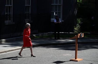 La primera ministra del Reino Unido, Theresa May, ha confirmado que dimitirá como líder del Partido Conservador el próximo 7 de junio, tras lo cual se abrirá un proceso para elegir a su sucesor, durante el cual seguirá como jefa del Gobierno. En la imagen, May, antes del anuncio de su dimisión.