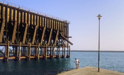 El Cable Inglés, cargadero de mineral que unía la estación con el puerto, fue terminado en 1904 y es un extraordinario ejemplo de arquitectura industrial en hierro.