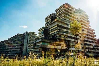 La Vela Rossa es una de las primitivas edificaciones construidas en los setenta que hoy escenifica lo peor de Scampia.