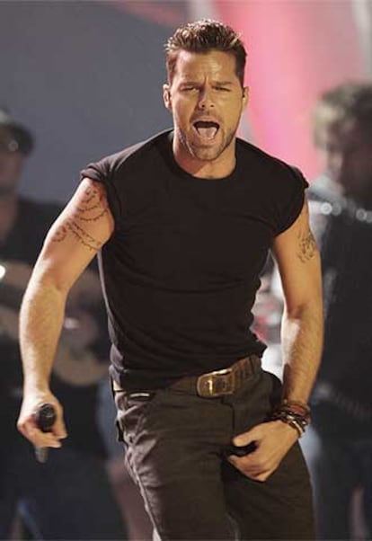 Otro momento estelar de los Grammy fue el reconocimiento al cantante puertorriqueño Ricky Martin como Persona del Año 2006 por su gran dedicación a las causas benéficas. El español Miguel Bosé, a cargo de entregarle el premio, calificó a Ricky Martin como"un gran artista, un gran ser humano y un gran amigo".