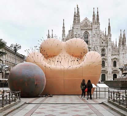 'Maestà Sofferente', de Pesce, expuesta el año pasado durante la semana del diseño en la plaza del Duomo de Milán, con motivo del 50 aniversario de su serie Up. |