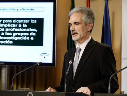 El consejero de Salud, Aquilino Alonso, en Sevilla.