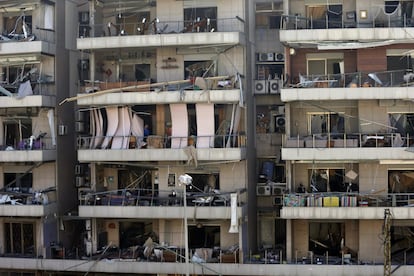 El ministro libanés de Sanidad, Wael Abu Faur, que en un principio cifró los fallecidos en cinco, los rebajó finalmente a cuatro, mientras fuentes policiales consultadas por Efe elevaron la cifra de muertos a siete. En la imagen, un bloque de viviendas tras la explosión, 19 de febrero de 2014.
