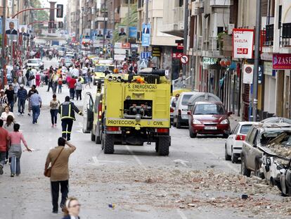 Una calle céntrica de Lorca, tras producirse el terremoto.