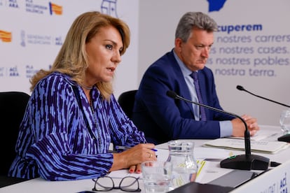Laa vicepresidenta del Gobierno valenciano, Susana Camarero, y el conseller de Medio Ambiente, Infraestructuras y Territorio, Vicente Martínez Mus, durante la rueda de prensa ofrecida tras los plenos ordinario y extraordinario del Consell celebrados este martes.