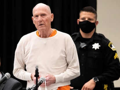 Joseph DeAngelo, conocido como el 'Golden State Killer', durante la lectura de su sentencia.