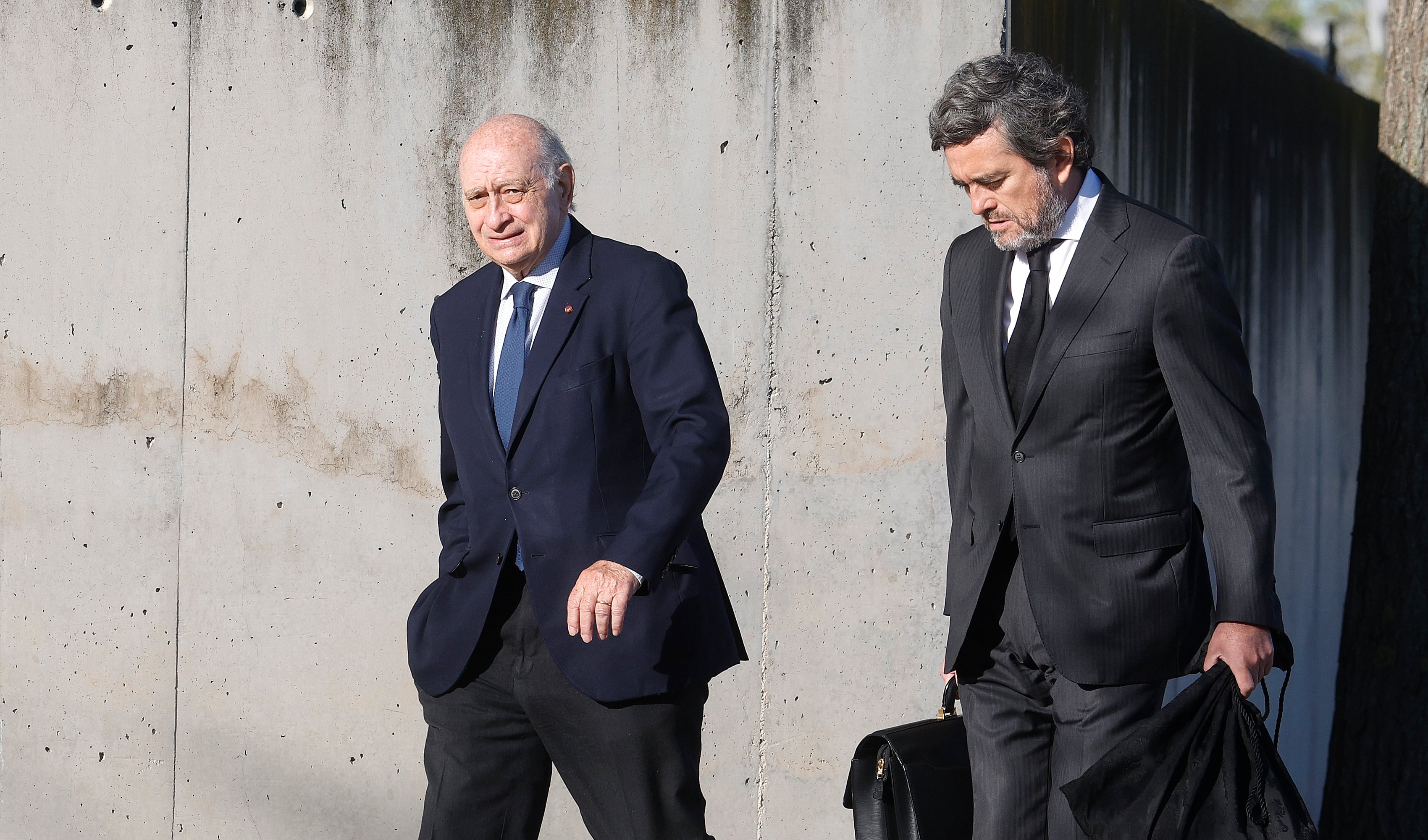 El exministro Jorge Fernández Díaz acapara los focos en el arranque del juicio de Kitchen