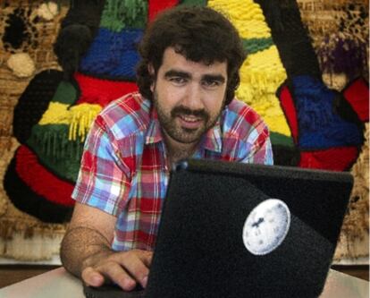 Álex Hinojo, miembro fundacional de la Viquipèdia en catalán, en la Fundaciò Miró, ayer.