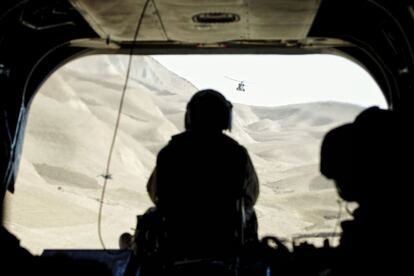 Artillero de un helicótero Chinook.