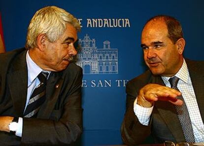 Pasqual Maragall (izquierda) y Manuel Chaves, durante su reunión en Sevilla.

 / PABLO JULIÁ