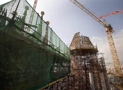 La estructura de hierro y madera que servirá para construir la hiperboloide que cubrirá el ábside de la Sagrada Familia.