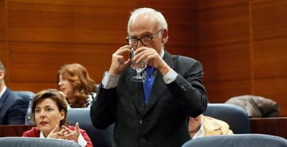 Juan Ignacio Echeverría durante su último pleno antes de presentar su dimisión como diputado en la Asamblea de Madrid