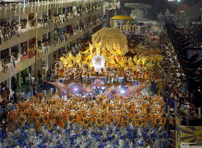 Primer día de desfile de las escuelas de samba del grupo especial.