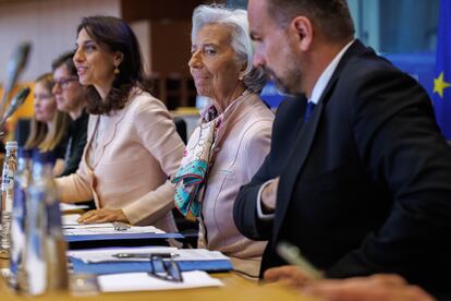 La presidenta, Christine Lagarde, en el centro de la imagen, durante su comparecencia en el Parlamento Europeo.