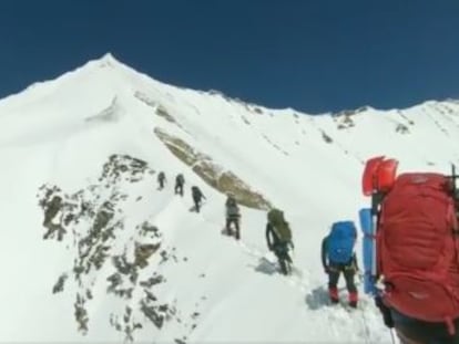 Los servicios de rescate recuperan siete cadáveres y una GoPro con la que grababan la ascensión
