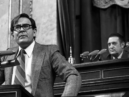 El diputado del Partido Comunista de España (PCE) Ramón Tamames, interviene durante una sesión del Congreso en enero de 1978.