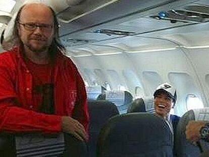 Fotografía del <i>tuit</i> de Rajoy con Santiago Segura y Julio José Iglesias.
