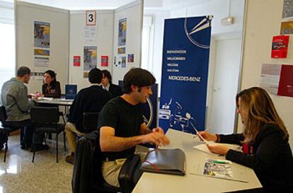 Estudiantes en un encuentro con empresas en San Sebastián.