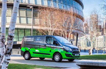 Unas de las furgonetas Ford Transit PHEV con las que la compañía inició en 2017 las pruebas en Londres.