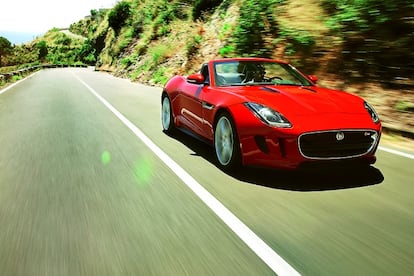 Inglaterra resiste. El nuevo Jaguar F-Type, que llegará en primavera, aspira a competir con el Porsche 911 y los mejores deportivos alemanes. En abril saldrá en versión descapotable, y a final de año, el cupé. Los dos revitalizan el diseño británico con una presentación exquisita y mecánicas a la última.