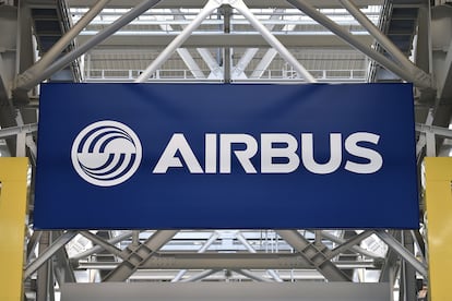 Logo de Airbus, en una de sus fábricas en Francia.