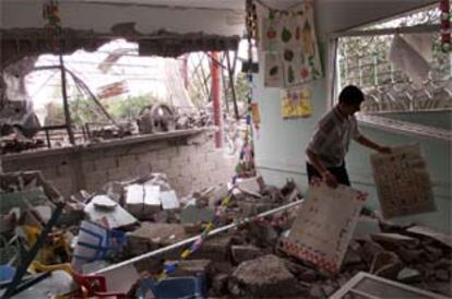 Imagen del resultado de un bombardeo israelí en una escuela palestina de Gaza