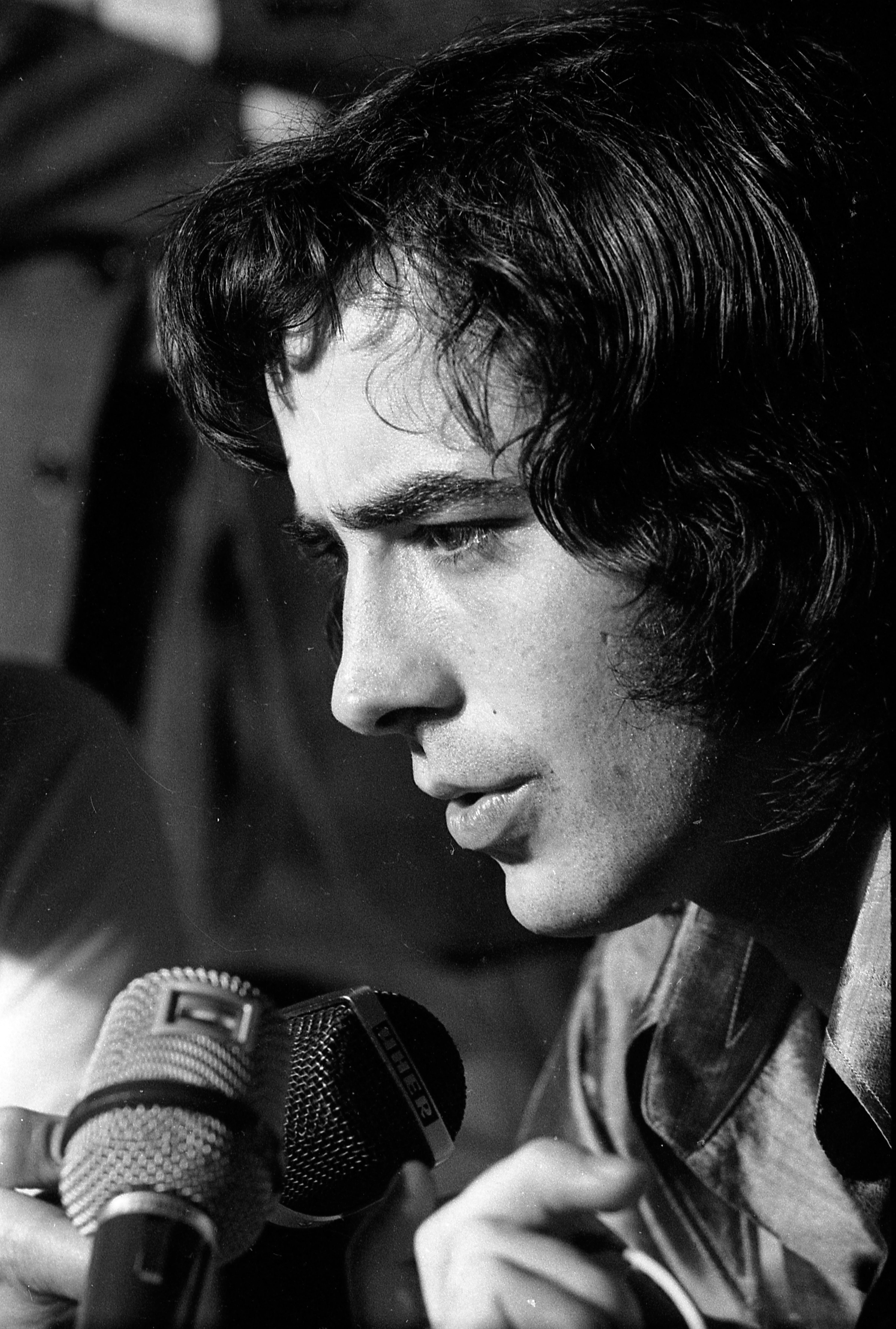 El músico en una conferencia de prensa en Buenos Aires, Argentina, en los años sesenta.